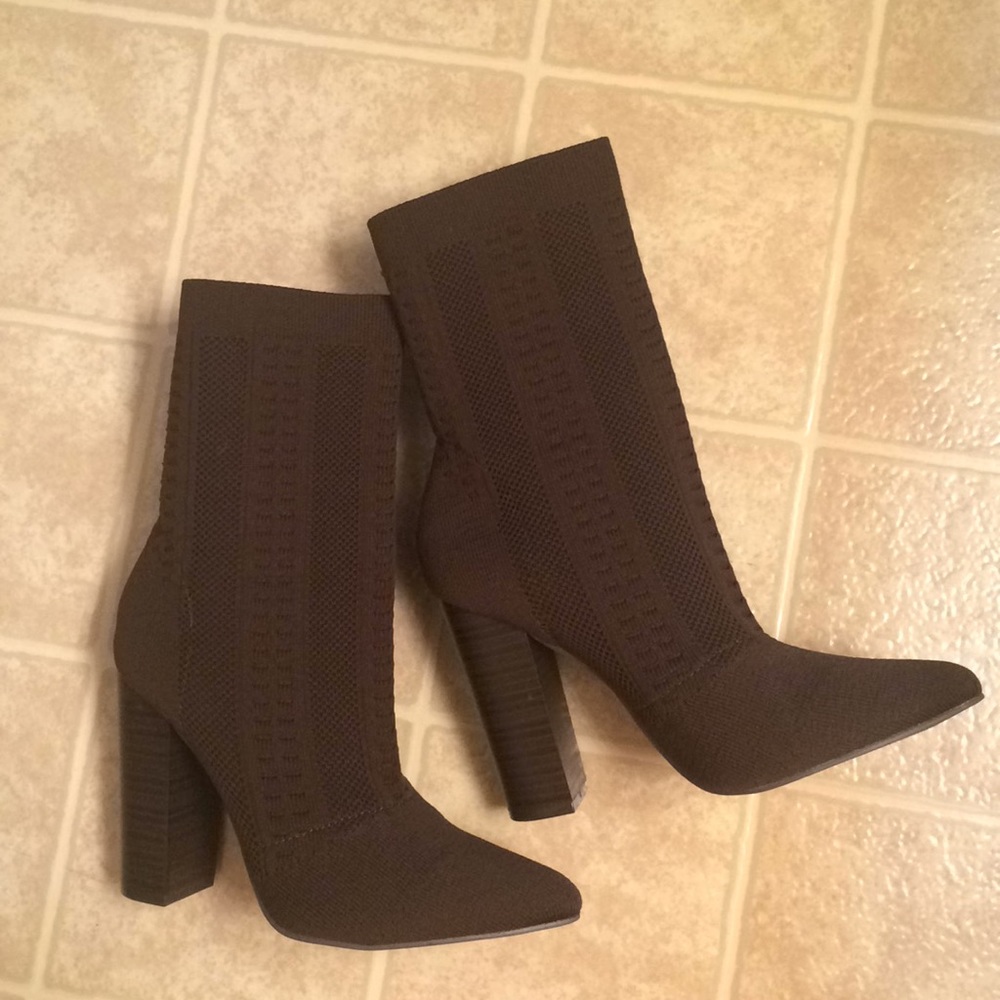 ShoeDazzle Jessica Sock Bootie- Size 6